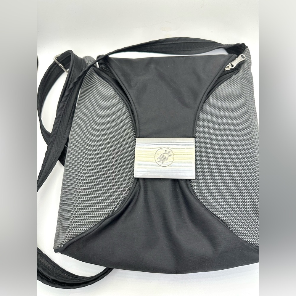 Pacsafe Dailysafe H100 Anti-Theft Travel Crossbody Bag - Picture 3 of 15